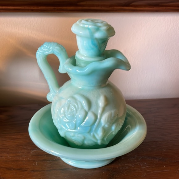 Vintage 1970s Avon jadeite blue-green wash pitcher with stopper and bowl - Picture 4 of 9